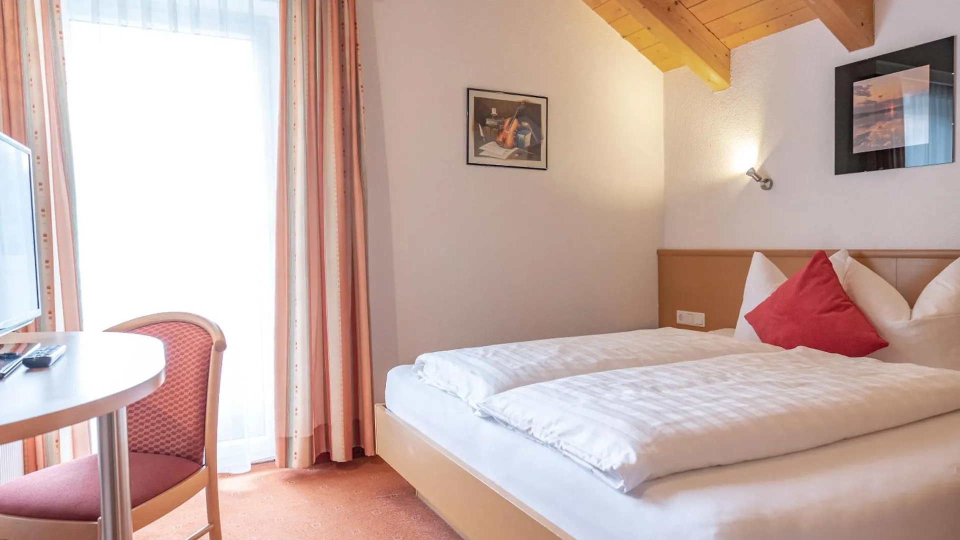 Apart Anna-Maria Ischgl